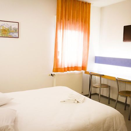 Hotel Vallee Bleue Montalieu-Vercieu ภายนอก รูปภาพ